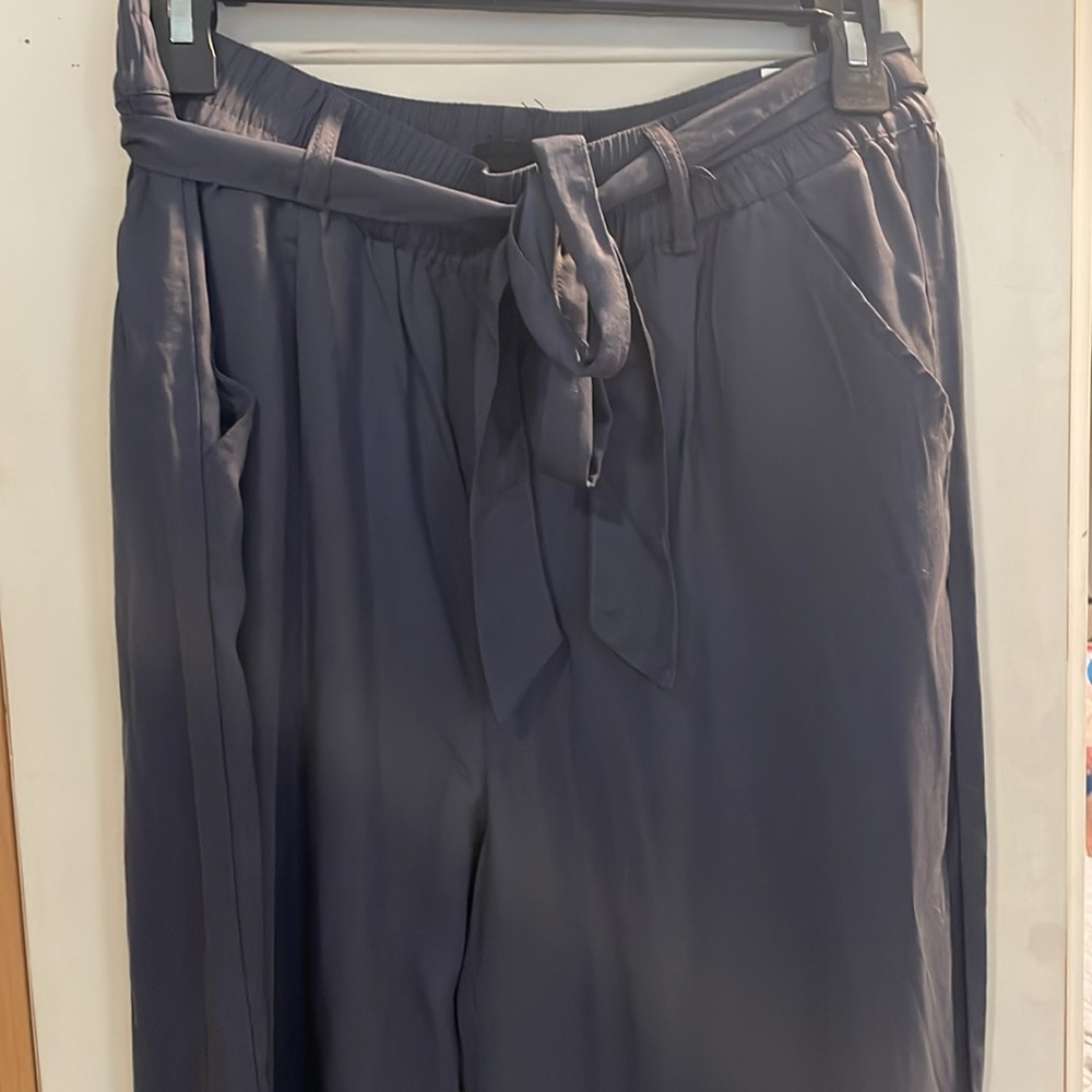 Max Jeans size medium soft jogger in a dark gray 100 % Tencel